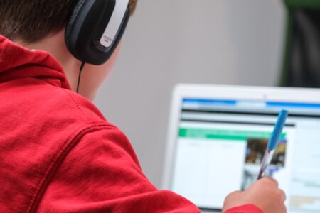 Utdanning i den digitale tidsalder: Muligheter og utfordringer